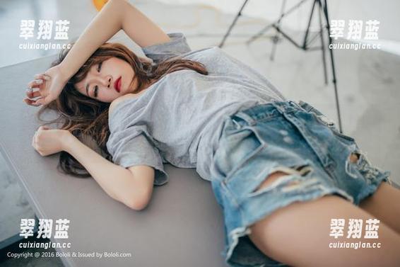 lovelive南小鸟在菠萝社的全套中翩翩起舞，想不注意都是难事。