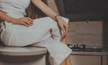 GIRLT果团网 – little贝壳喵的校园HD套图——有没有想过蝴蝶结和图书馆也能配成绝配？
