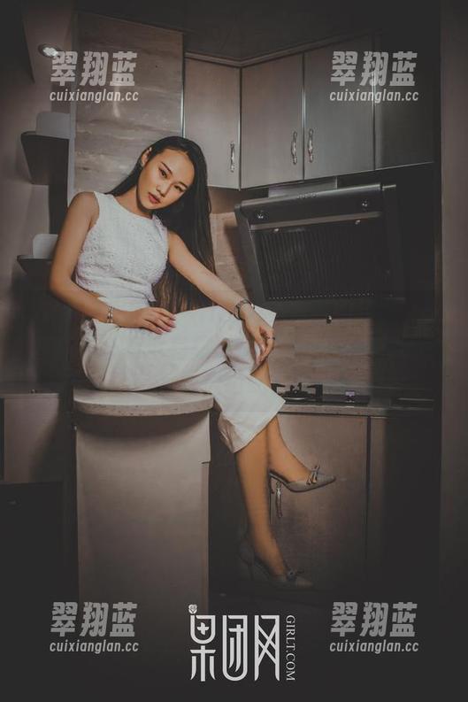 GIRLT果团网 - little贝壳喵的校园HD套图——有没有想过蝴蝶结和图书馆也能配成绝配？