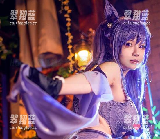 Hachi小芭妩媚全套写真，浴缸里的姿态和气泡默契满分