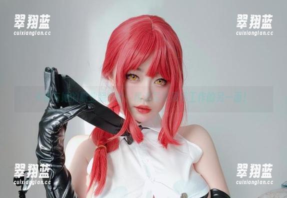 K酱与她的职业装情缘：精选写真展示工作的另一面！