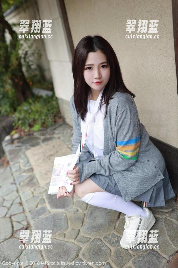 MFStar模范学院 - 原图里那缕闲散的光，照在王梓童Doirs的礼服上，照片带着一丝诗意的温柔。