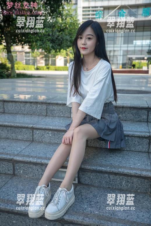 MSLASS梦丝女神-玥玥 MSLASS梦丝女神 - 说好的田园清新,玥玥的资源却让人产生了意想不到的联想。