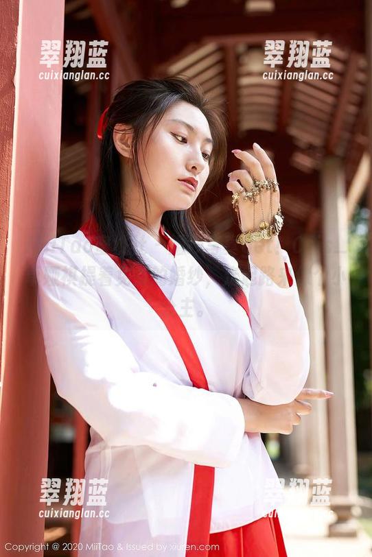 MiiTao蜜桃社 - 婚纱写真get！Cris_卓娅祺提着免费的婚纱，走起路来像个小公主。