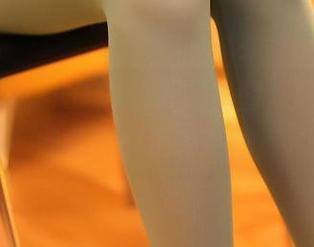 黑白主题，ROSI的最新美图，没啥颜色反而觉得更有意思。