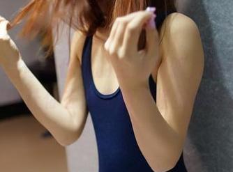 ROSI给你最优雅的空姐制服，精选的图片保证让你在商务舱和经济舱中纠结