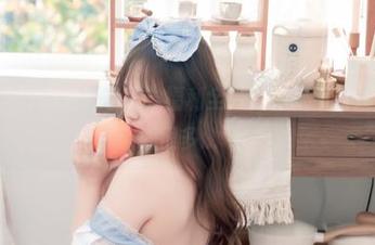 Sia(시아)的瑜伽毯子，福利全开！这张图片让我想了很多…