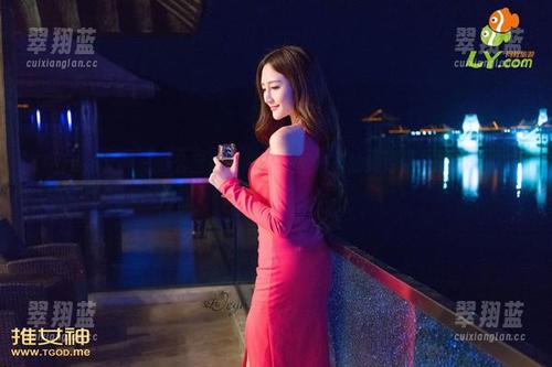 TGOD推女神 - 办公室有谭晓彤，图册里的她好像随时都在打破常规？