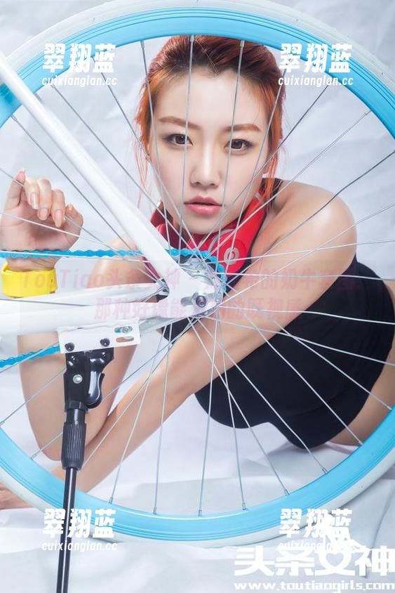 TouTiao头条女神 - 刘瑾希的奶牛套图：那种好像能发奶的既视感