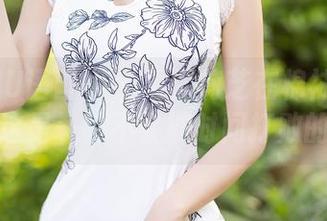 XIAOYU语画界 – 看徐莉芝在棉袜中的姿态：这是一种不会被时间打败的美？