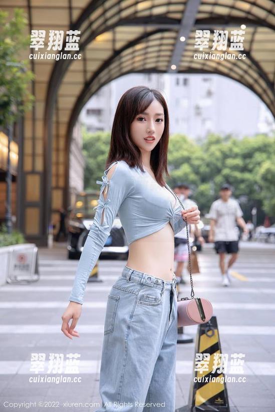 Xiuren秀人网-Elise谭晓彤 Xiuren秀人网 - 更新款来啦!看看Elise谭晓彤的原图是如何把女孩气质演绎到骨子里。