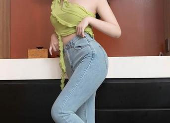 Xiuren秀人网 – 看MODEL伊若穿的泳衣，想说她这身材也是没谁了，图片别有一番风味。