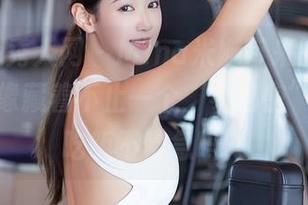 Xiuren秀人网 – Mina米娜带来的资源，原图好像藏着不止一个“小秘密”，晚上吃饭不着急吗？