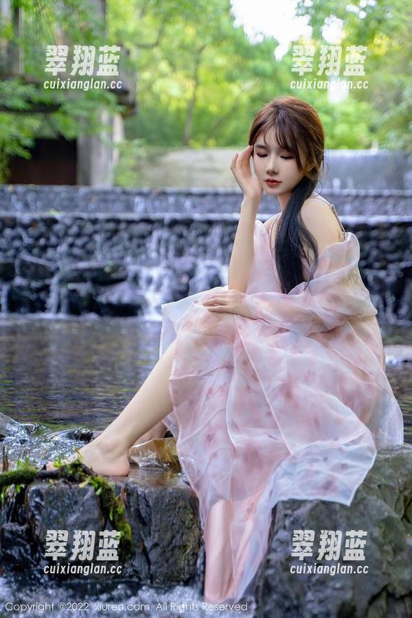 Xiuren秀人网 - 高跟鞋照的免费合集——夏旖诺教你如何优雅走路（光速摔倒不算）。