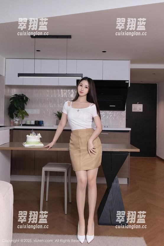 Xiuren秀人网 - 女神出没，李丽莎高清写真带你偷瞧