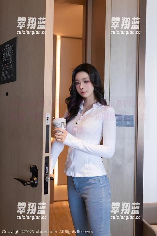 Xiuren秀人网 - 在线目击田小燕Vicky的新“奶牛”形象，这一头的传说实在太过精彩。