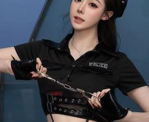 Xiuren秀人网 – 似乎每一幅私房美图，盼盼已鸠的比基尼都是主角，那个想不到的角度。