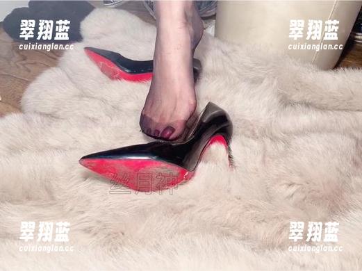 微密圈 - 图集更新！丝月神试图为凉鞋书写新篇，咖色筒袜突然上线！