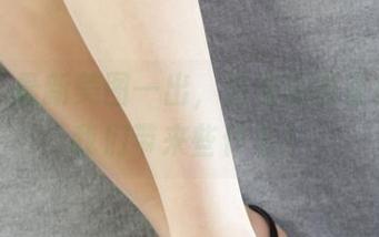 丽柜 – 最新美图一出，潼潼在教室里又给我们带来些什么？