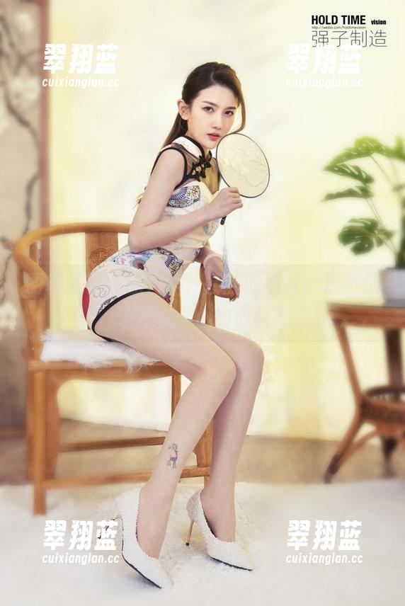 丽柜 - 甜甜的白裙、清新的照片，是不是还有点小小的心机？