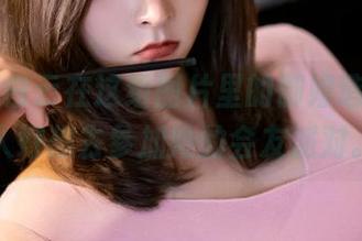 丽柜 – 白云在这组图片里的御姐造型，让人好想去参加她的会友派对。