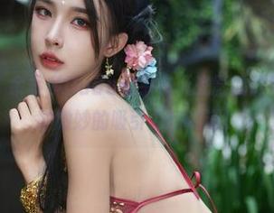 眼镜图集，余多多Dudu似乎在玩光影的游戏，分享那种微妙的吸引力和味道。