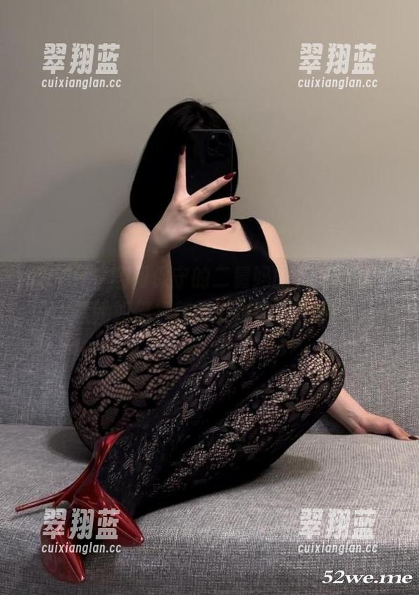 微密圈 - 翻阅保守的二舅妈的礼服秘籍，看她如何把舞台变成她的T台！