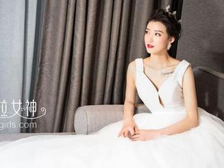 克拉女神 – 直接入户：高清居家写真中的佳莹，穿着拖鞋也能做女神