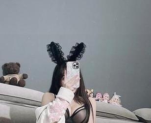 微密圈 – 兔宝妮to的居家最新合集，哪一张让你想“咕噜”一声？