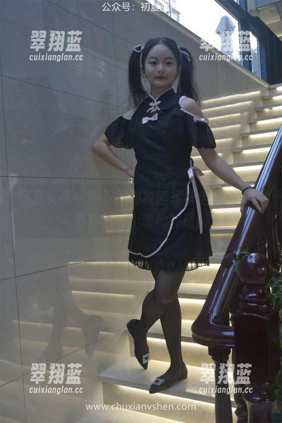 初夏女神 - 看双双的校园写真全集，突然有种想去上课的冲动！