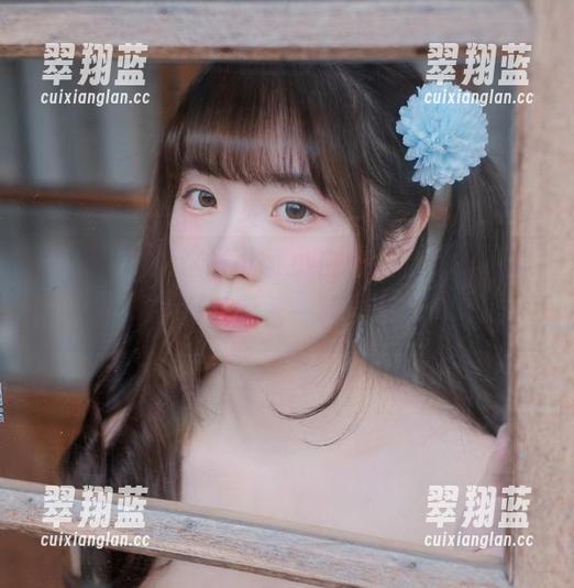将就一点，这张可可小白兔的“女友”照片，原图里透着一种随性有趣。