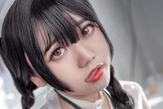 啊日日_Ganlory的作品：私拍迷糊女仆，盲打中，竟然待了六块巧克力