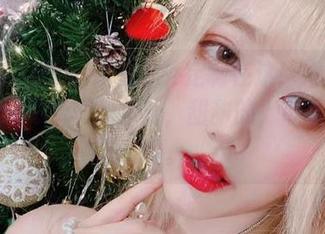 嗨！啾小妍Deer的户外定制在这！她的作品就像是一道新鲜的果汁，甜甜的，带着一点小酸。