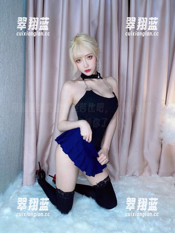 可能是全套的金发芭比吧，“啾小妍”这就来挑战你了。
