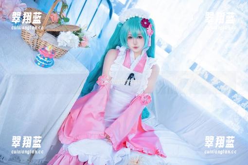 喵喵的喵吖姐姐：全新cos登场，图包让你目不转睛！