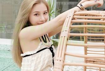 嗲囡囡 – 夏日果儿victoria的美图更新，让人一次看不够的氛围。