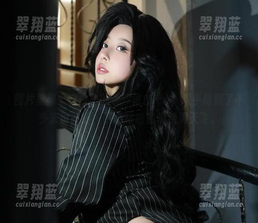 图片里那个穿白裙的奈汐酱Nice，似乎隐藏了不少未说的话，咕噜咕噜的情绪满天飞。