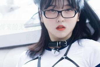 从屏幕里传来的无圣光消息：宋哈娜(송하나)的美腿图集，体会一下简单的美。