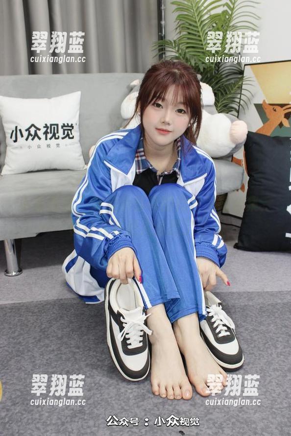 小众视觉 - 这组小苏菲的婚纱美图合集，够让我多想几道题了吧…