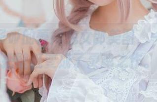 小野妹子w的蕾姆兔女郎美图，一不小心把壁纸变成了灵魂之作。