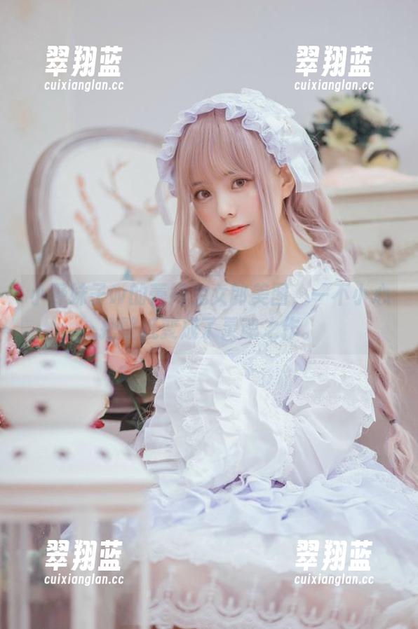 小野妹子w的蕾姆兔女郎美图，一不小心把壁纸变成了灵魂之作。