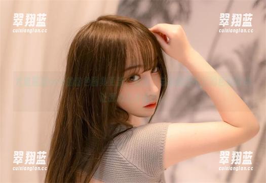 尤猫醒醒ovo的粉色图集更新：果然，总有意想不到的色彩切换让我心里痒痒的。