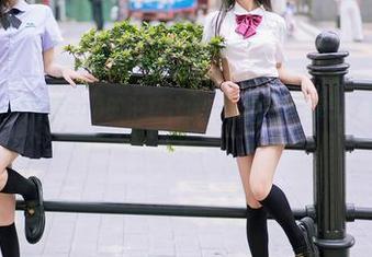 尤蜜荟 – 小海臀Rean的浴室之旅——图包里发生了什么欢乐事？