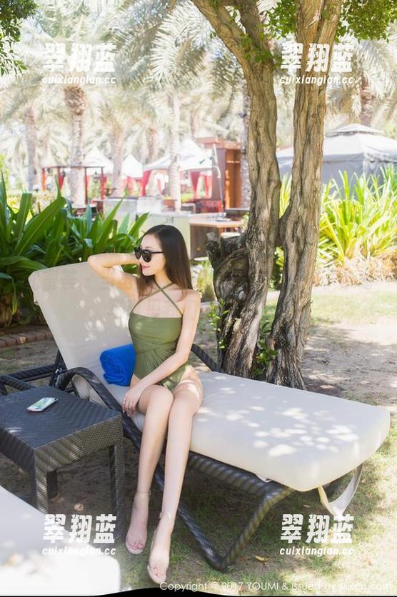 尤蜜荟 - 当田冰冰在修女的衣服下拐了个弯，写真里我们发现了什么。