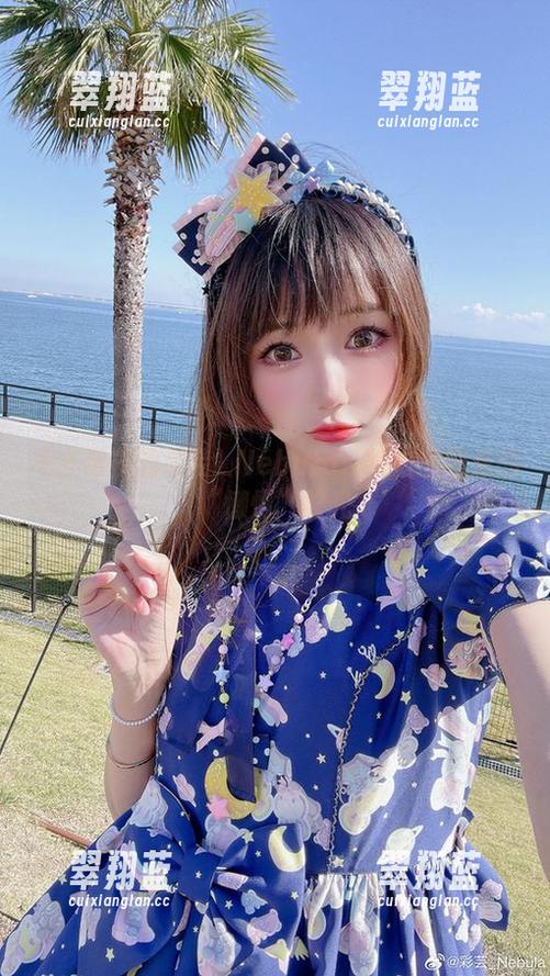 不守常规的彩芸_Nebula：纯白图册里的“懒惰”时光