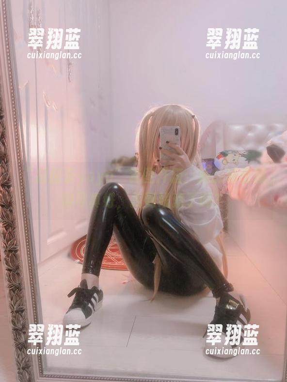 “摇摇乐yoyo”套图开箱：她的秘密藏得可真好，找到线索了吗？