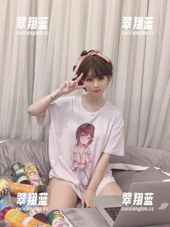 今天的审美课程：如何在美图中欣赏是依酱呀和她的牛仔裤！
