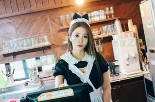 普美Bomi(보미)的[BLUECAKE]套图：在夜之城的光影下，也是别处的快乐吧