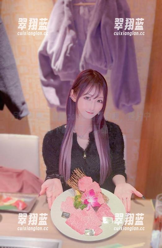 月城委员会魅魔cos显露真自我，照片中那个眼神可真带劲！