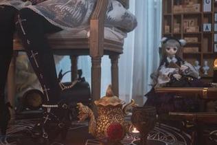 照片里的木花琳琳是勇者：这就是我对“秘书”一词的全新理解，LOL。